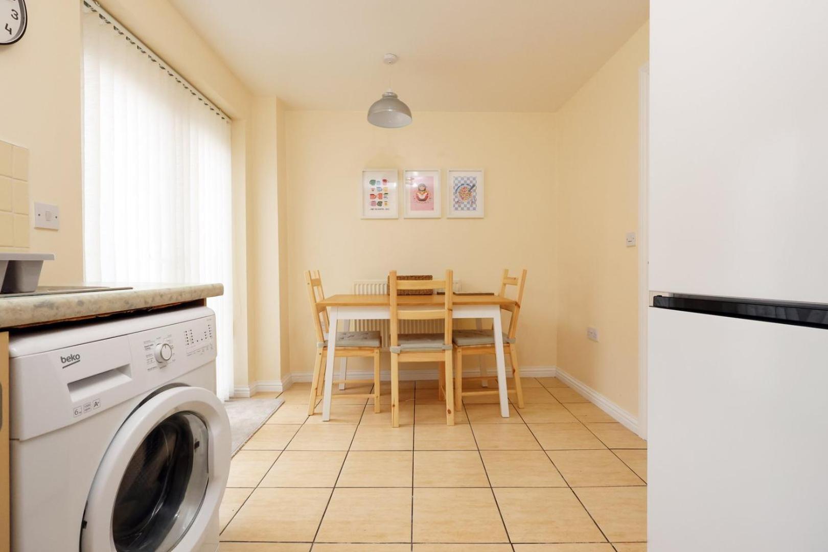 Appartement Relaxing 2-Bed Coastal Escape In Port Talbot Extérieur photo