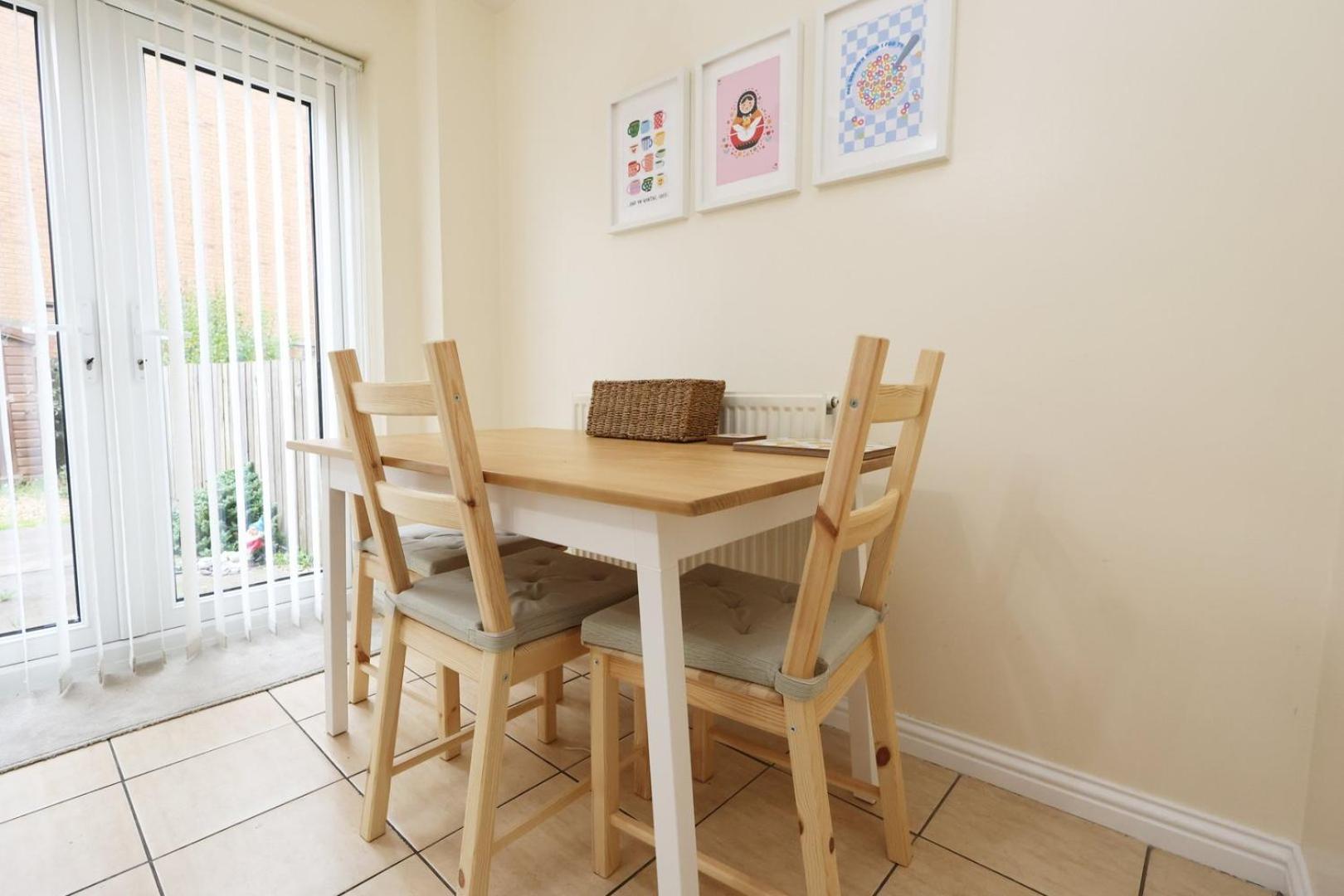 Appartement Relaxing 2-Bed Coastal Escape In Port Talbot Extérieur photo