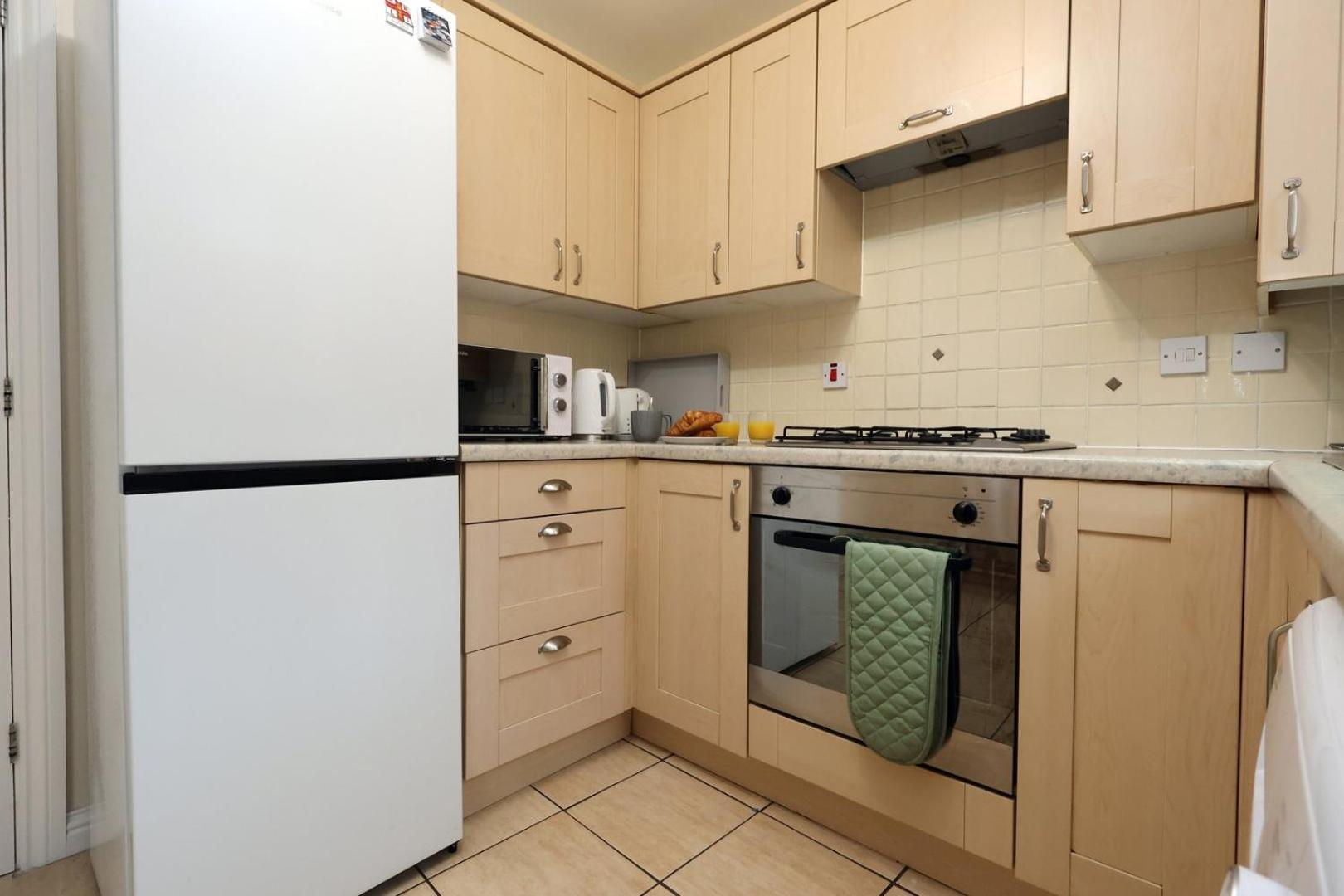 Appartement Relaxing 2-Bed Coastal Escape In Port Talbot Extérieur photo
